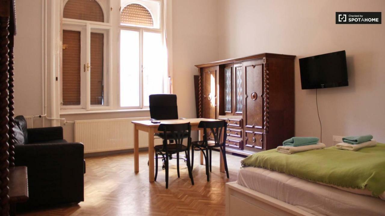 Dob15 Big Apartment Budapest Luaran gambar